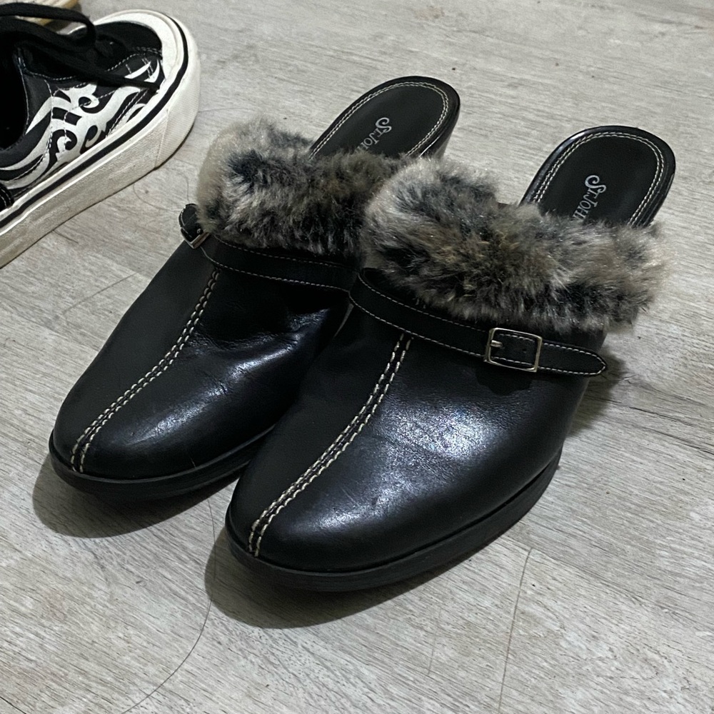 St. Johns Bay Women’s Sz 7.5 Black Leather Slip on Mule Heel Clogs Faux Fur